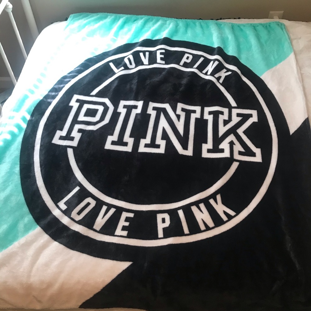 VS PINK blanket